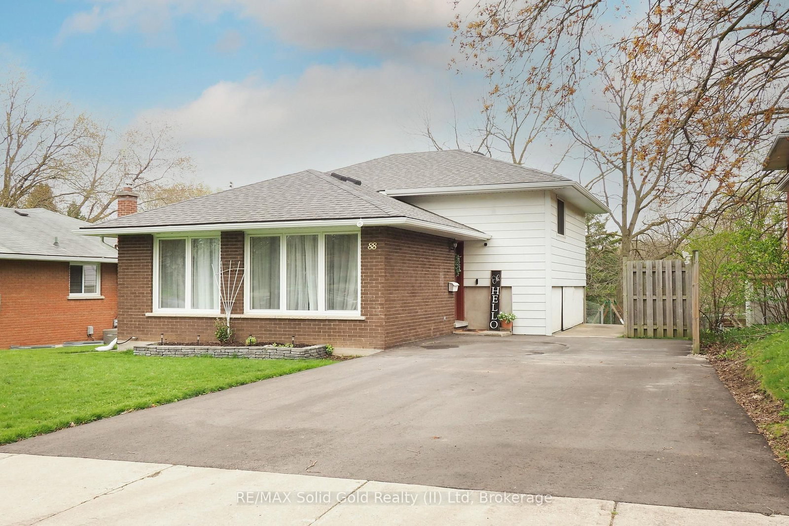 Detached House for sale at 88 Gilmour Crescent, Kitchener, Ontario, N2M 4N4 - MLS: X13095492