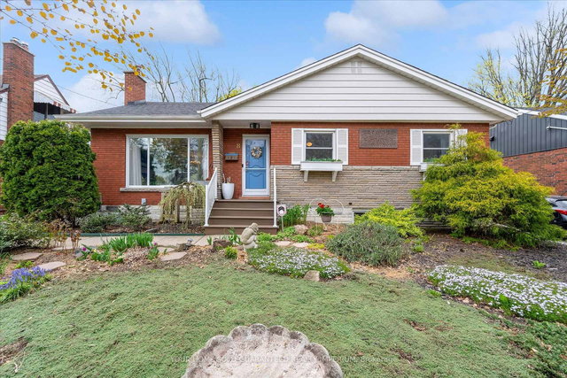 8 Mulock Avenue