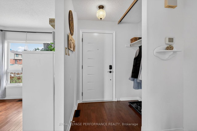 2 Canbury Crescent