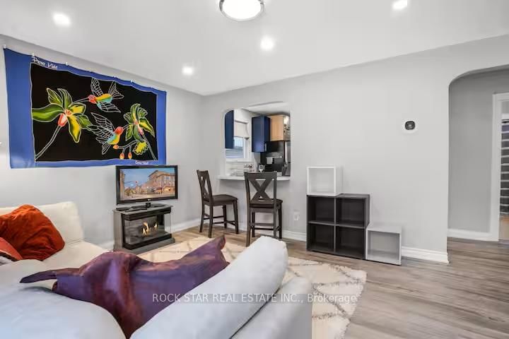 Listing Image 8