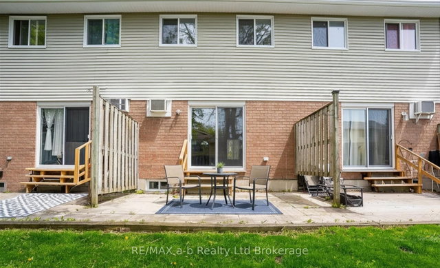 27 - 10 Dufferin Street