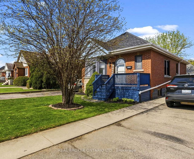 8 Barons Avenue S