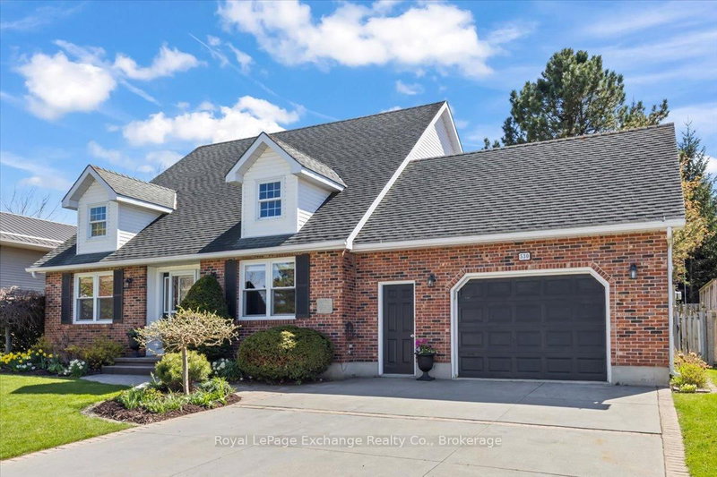 home for sale on 530 Lynden Crescent