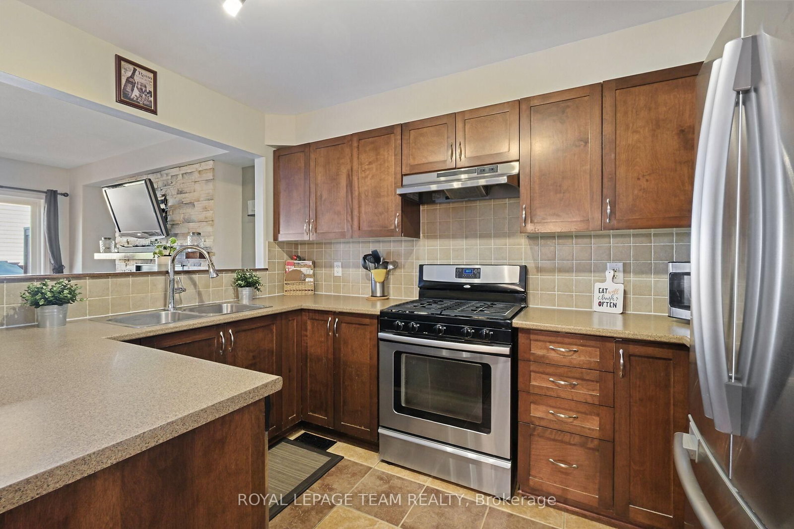 215 Parkrose Private • Ottawa, ON photo 10