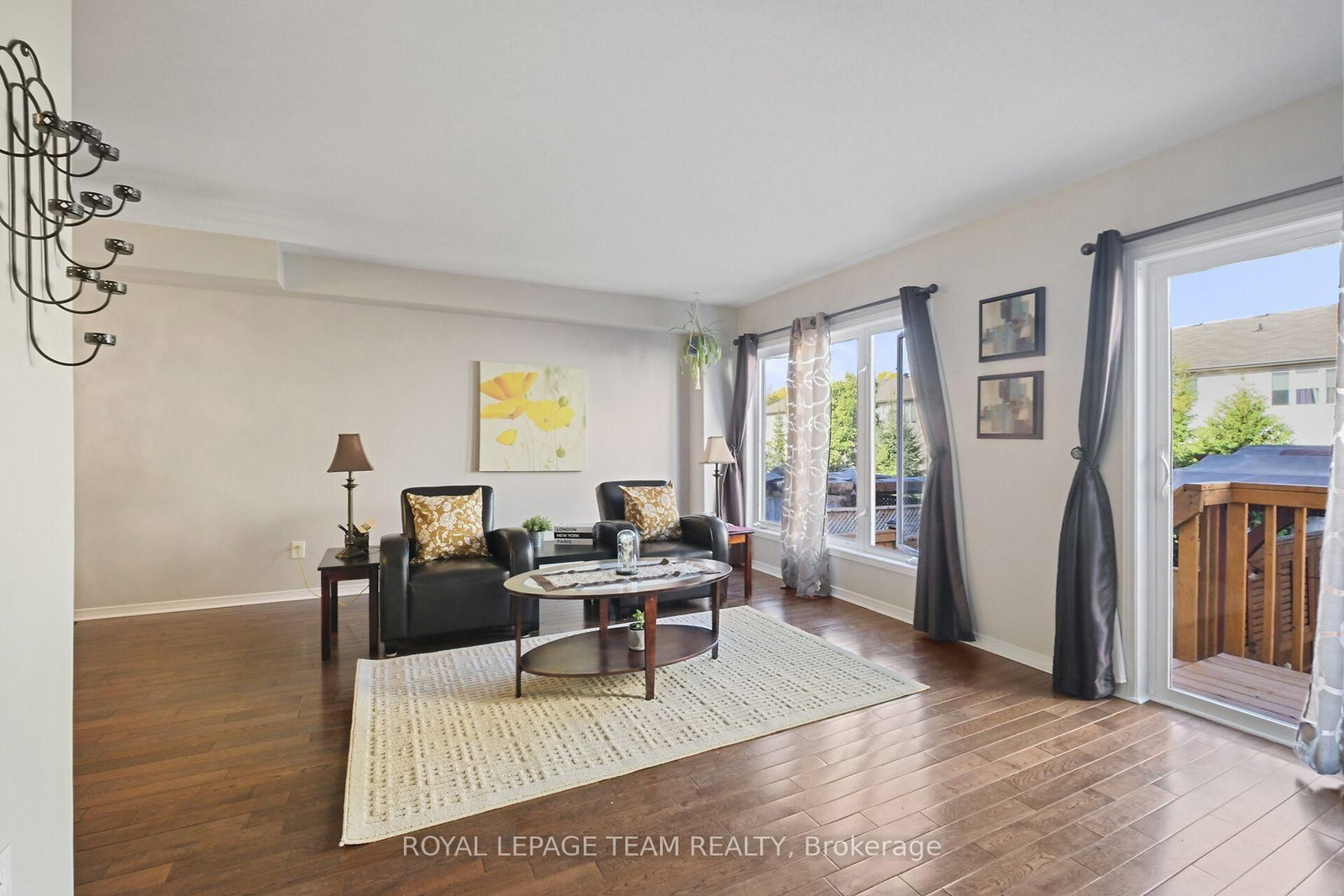 215 Parkrose Private • Ottawa, ON photo 16