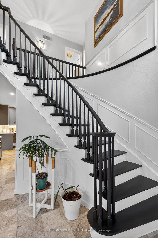22 Pinegrove Crescent