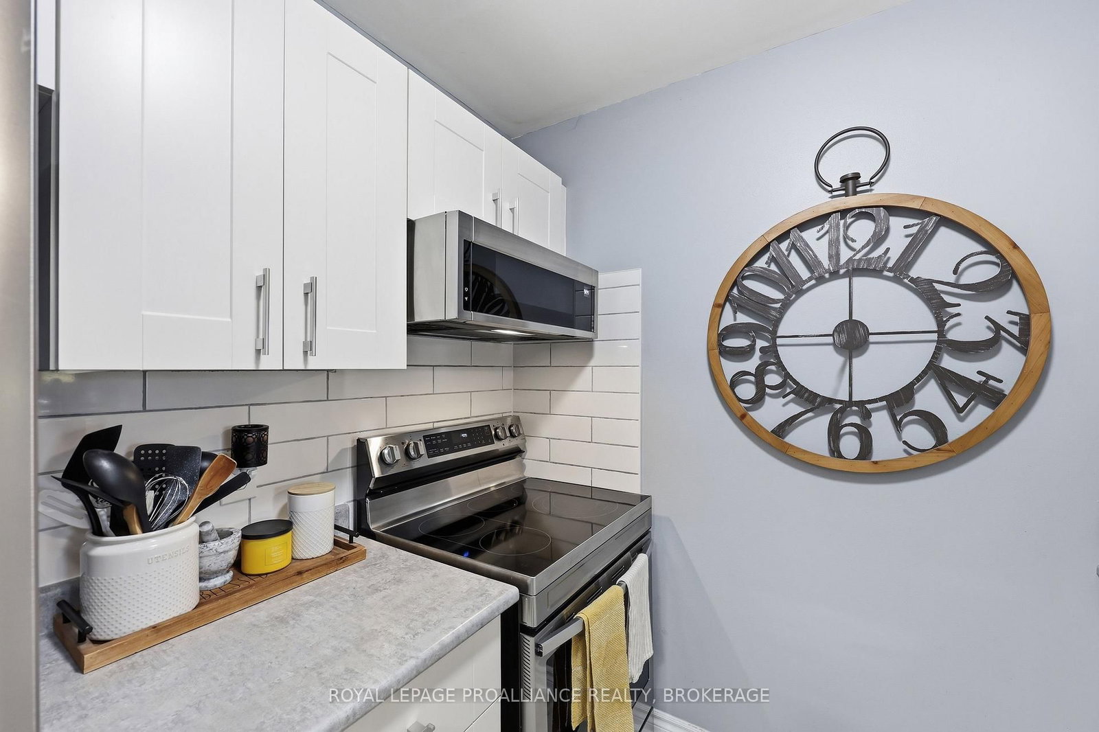 580 Armstrong Road, Unit 201 - Photo 22