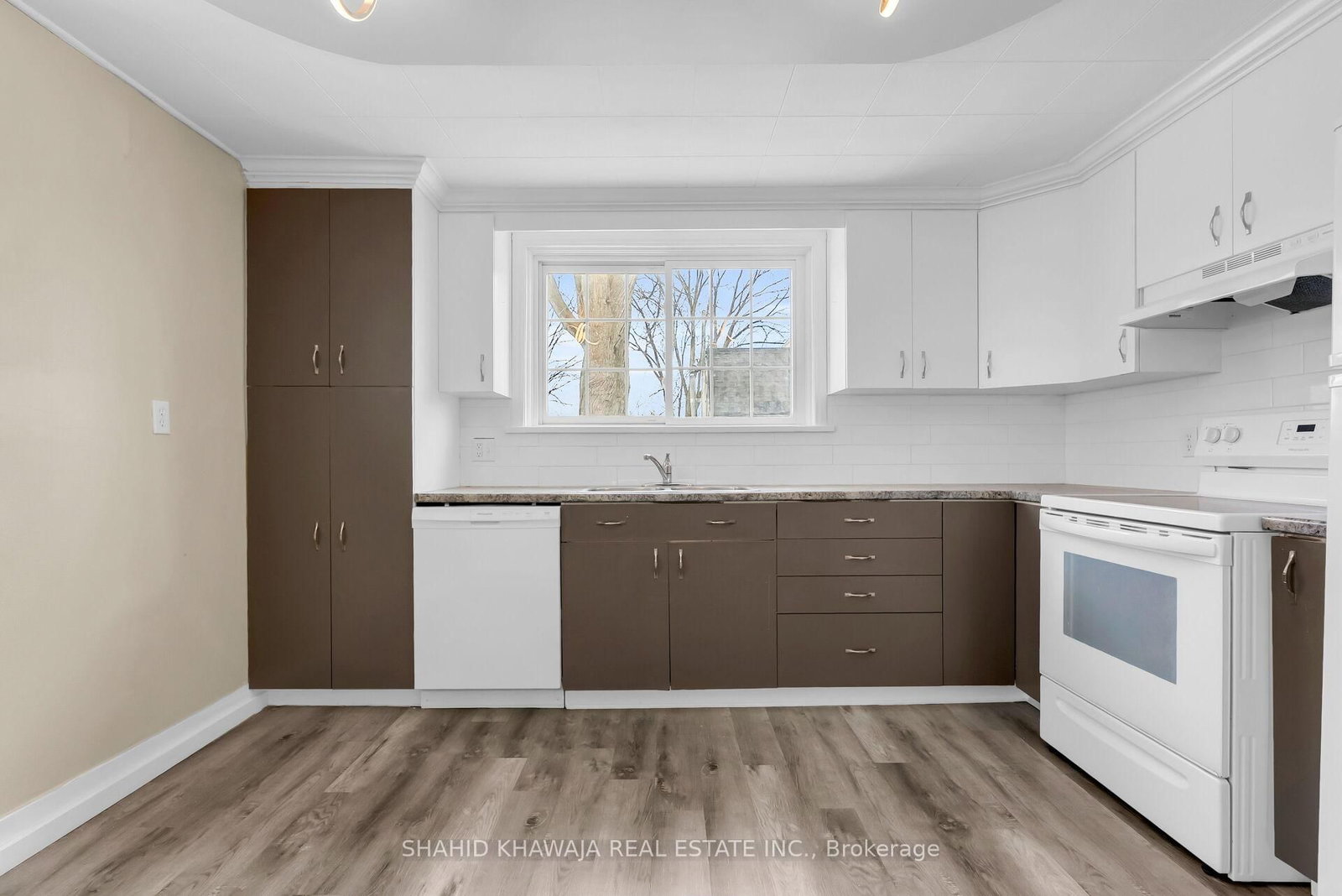 22 Lyons Avenue • Welland, ON photo 15