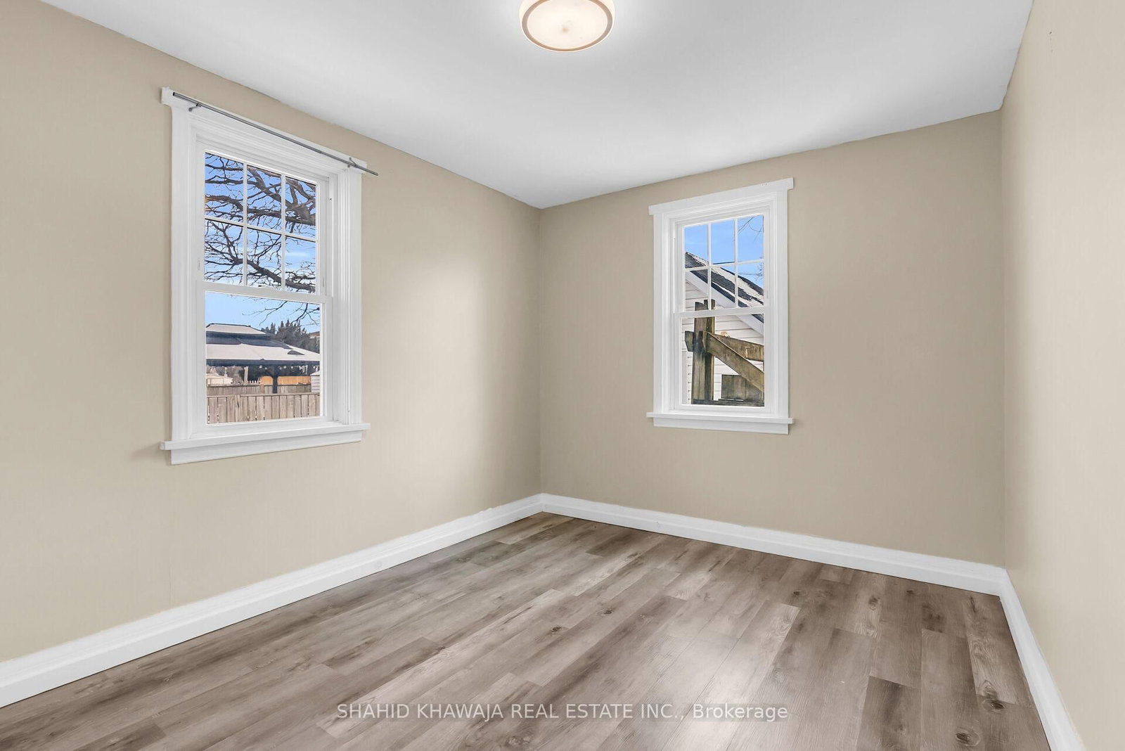 22 Lyons Avenue • Welland, ON photo 20