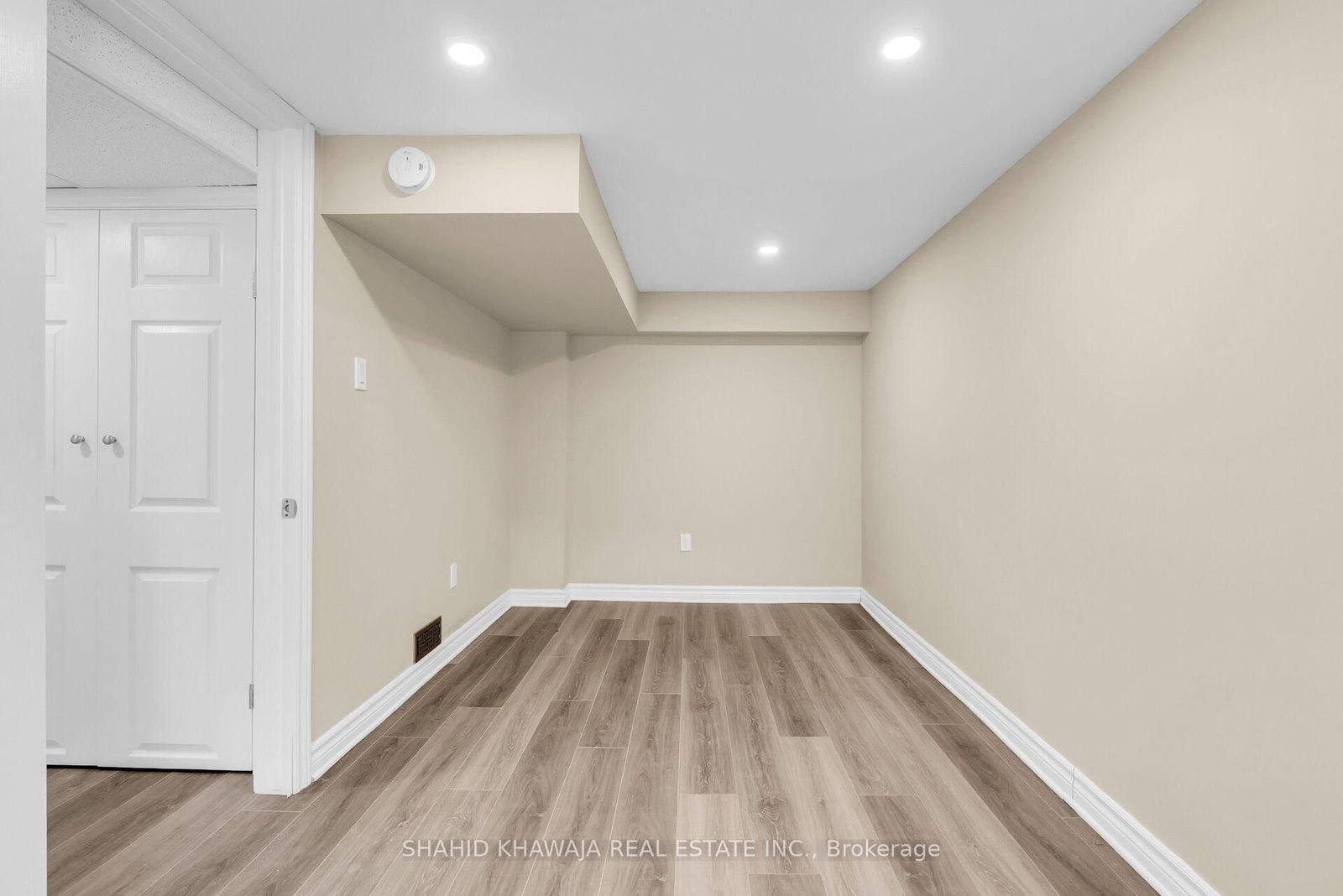 22 Lyons Avenue • Welland, ON photo 27