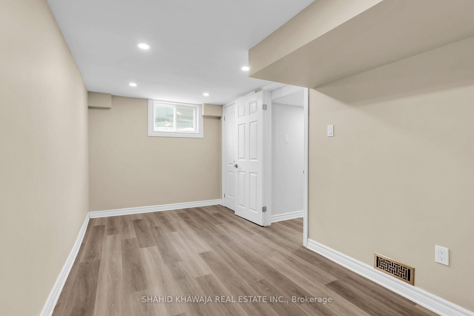 22 Lyons Avenue • Welland, ON photo 28