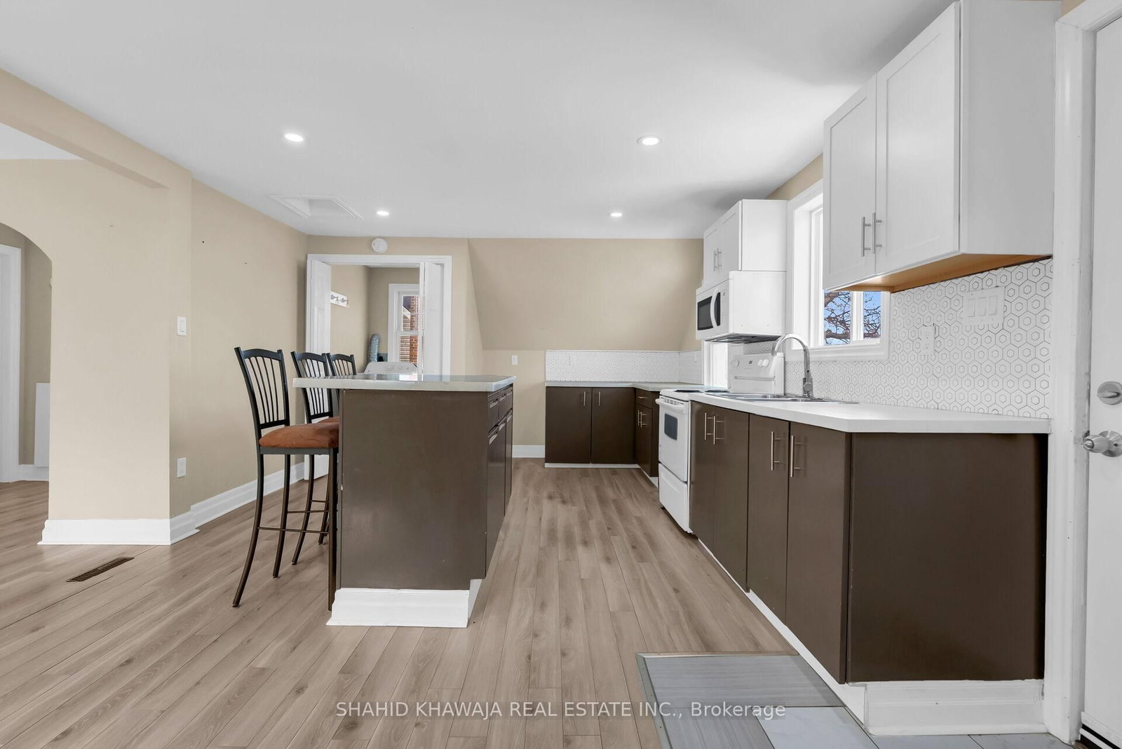 22 Lyons Avenue • Welland, ON photo 35