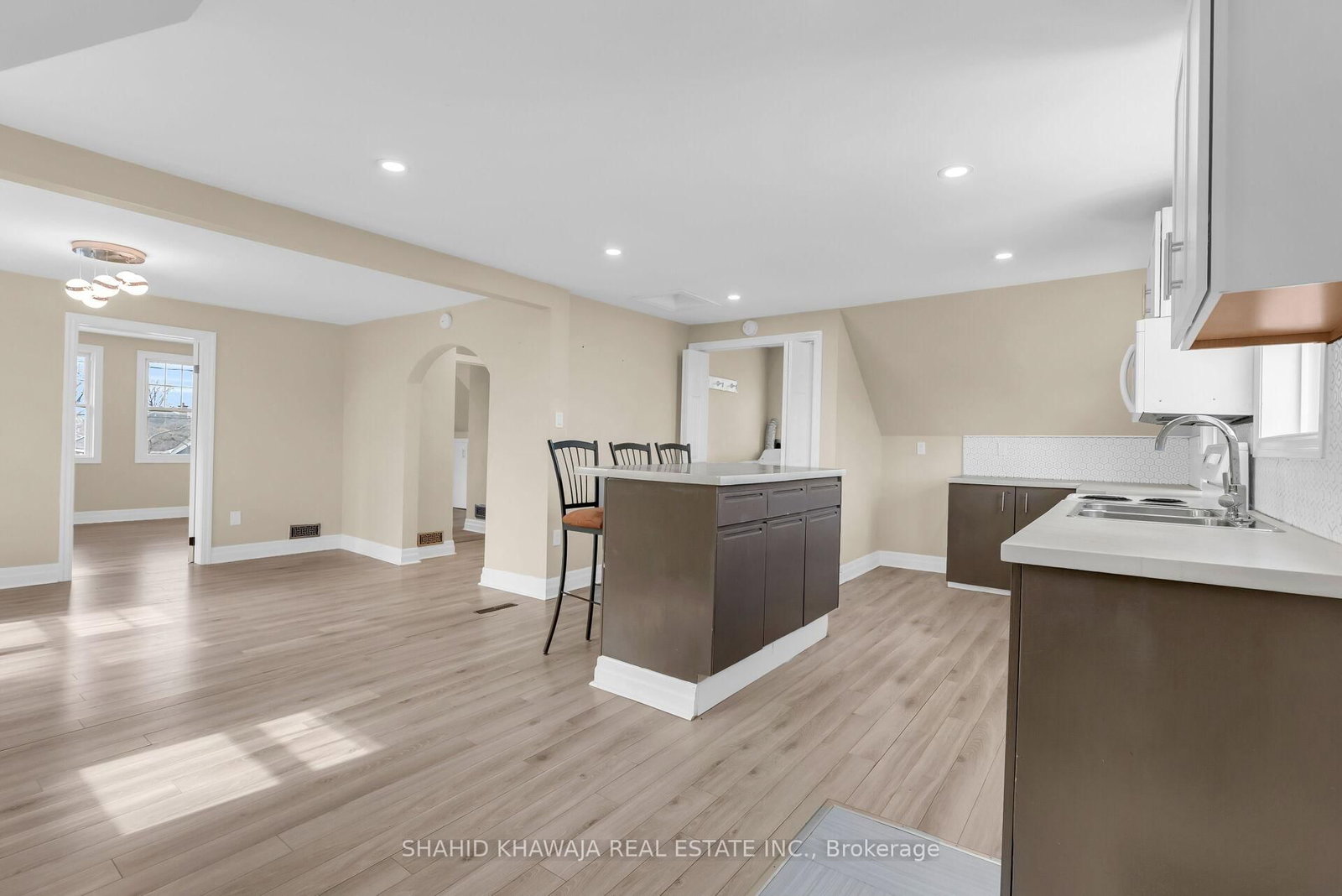 22 Lyons Avenue • Welland, ON photo 36