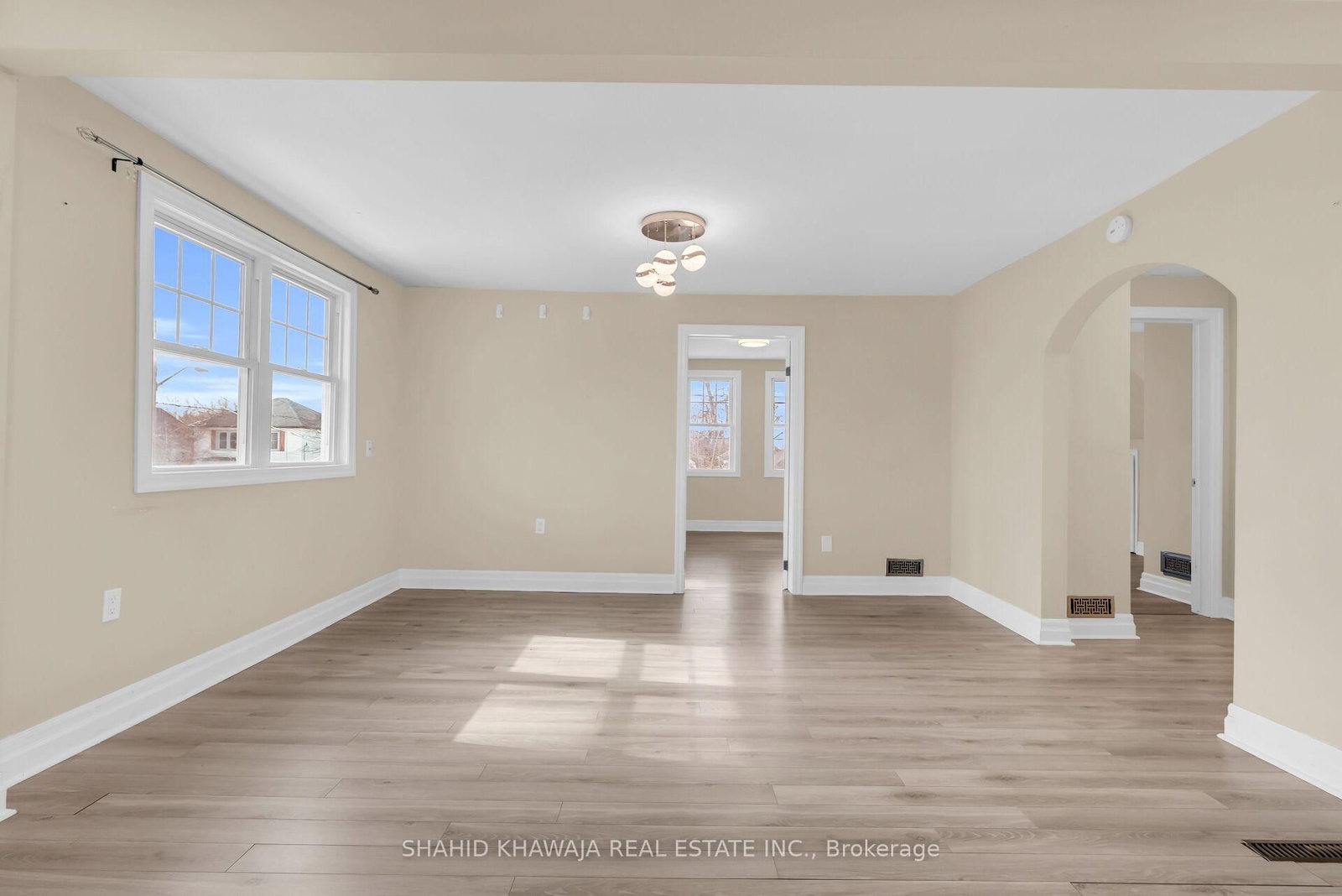 22 Lyons Avenue • Welland, ON photo 37
