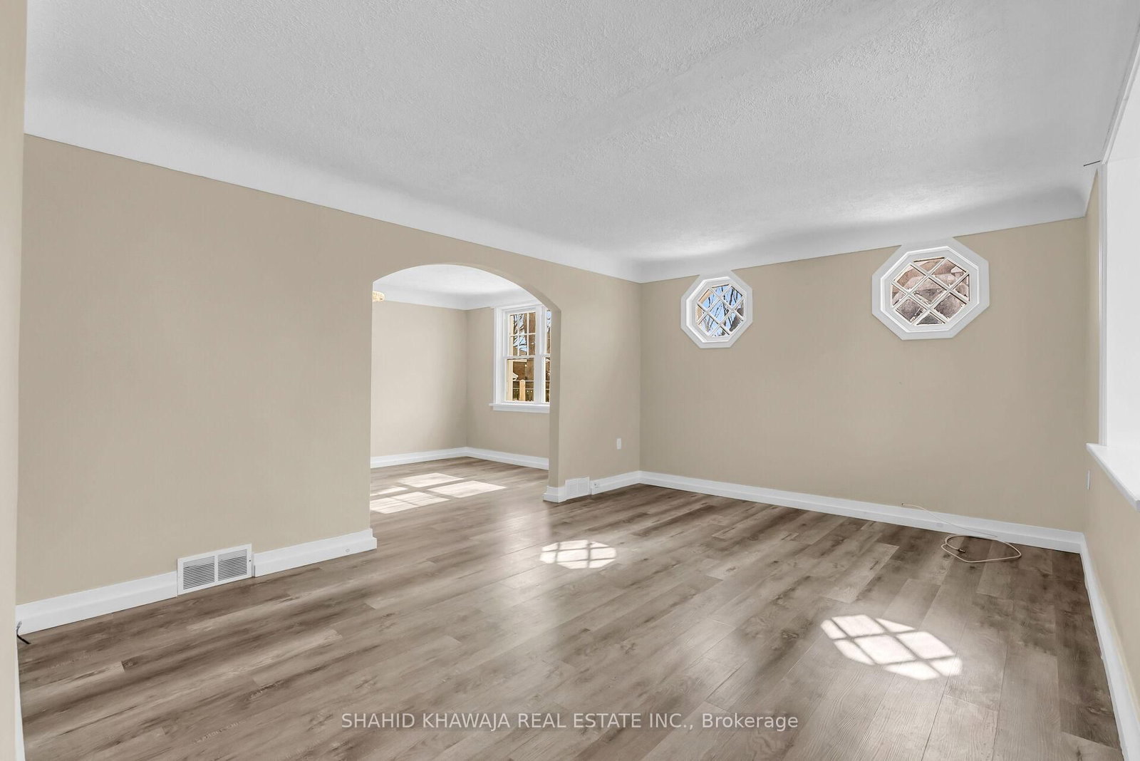 22 Lyons Avenue • Welland, ON photo 8