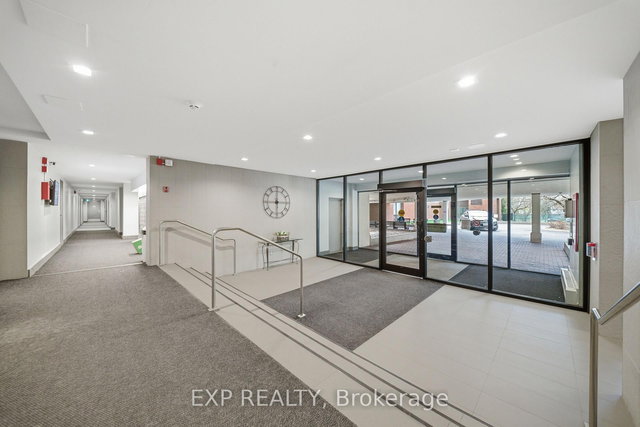 1004 - 665 BATHGATE Drive