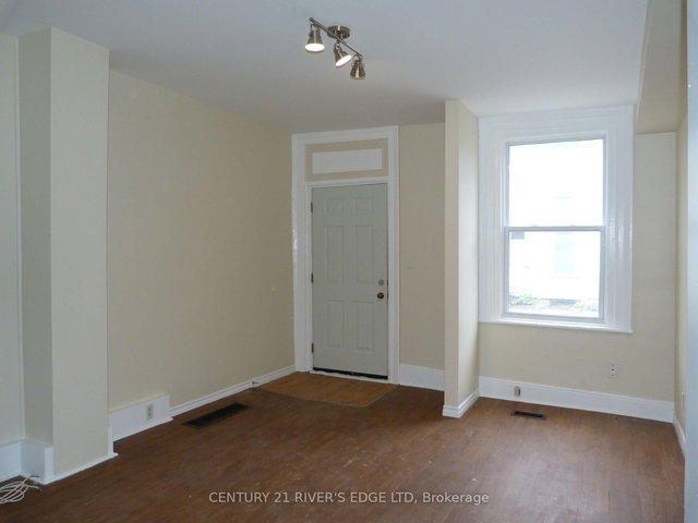 78 Perth Street N