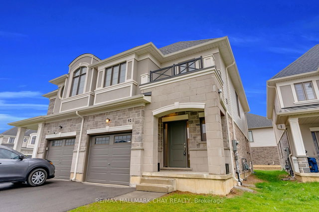92 Aquasanta Crescent