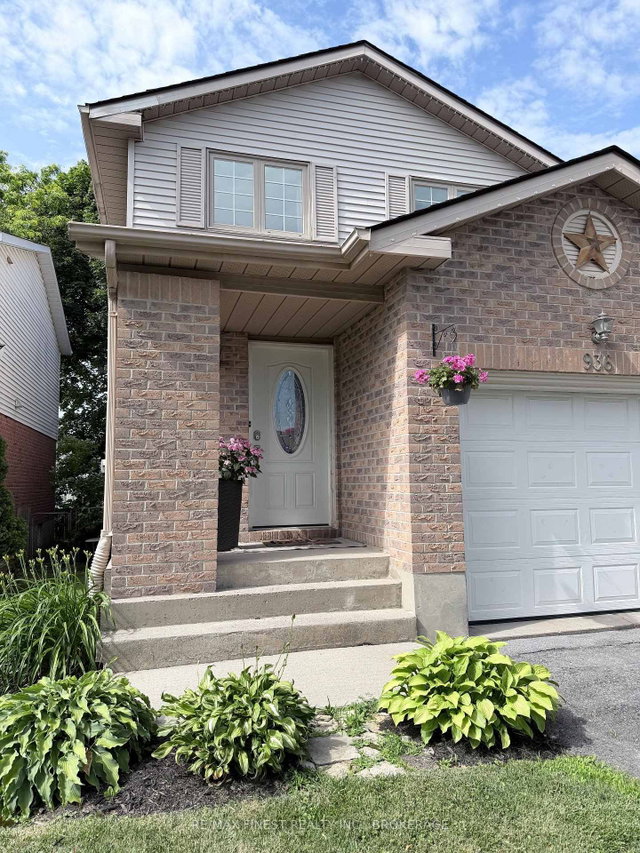 936 Killarney Crescent