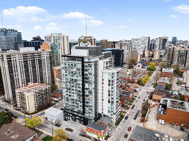 501 - 255 Bay Street