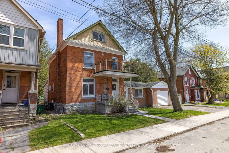 home for sale on 279 Frontenac Street