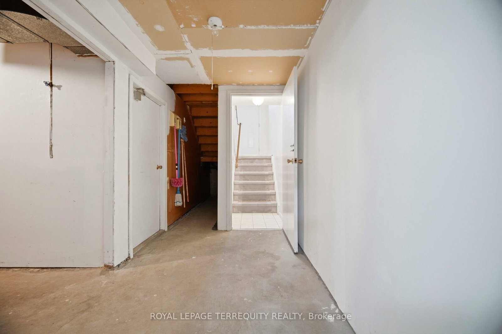 325 Mary Street, Unit 3 - Photo 33