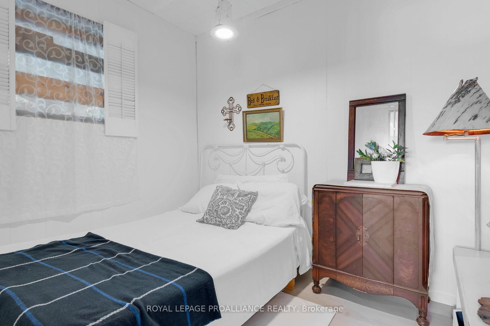 1780 Mazinaw Lake • Cloyne, ON photo 20