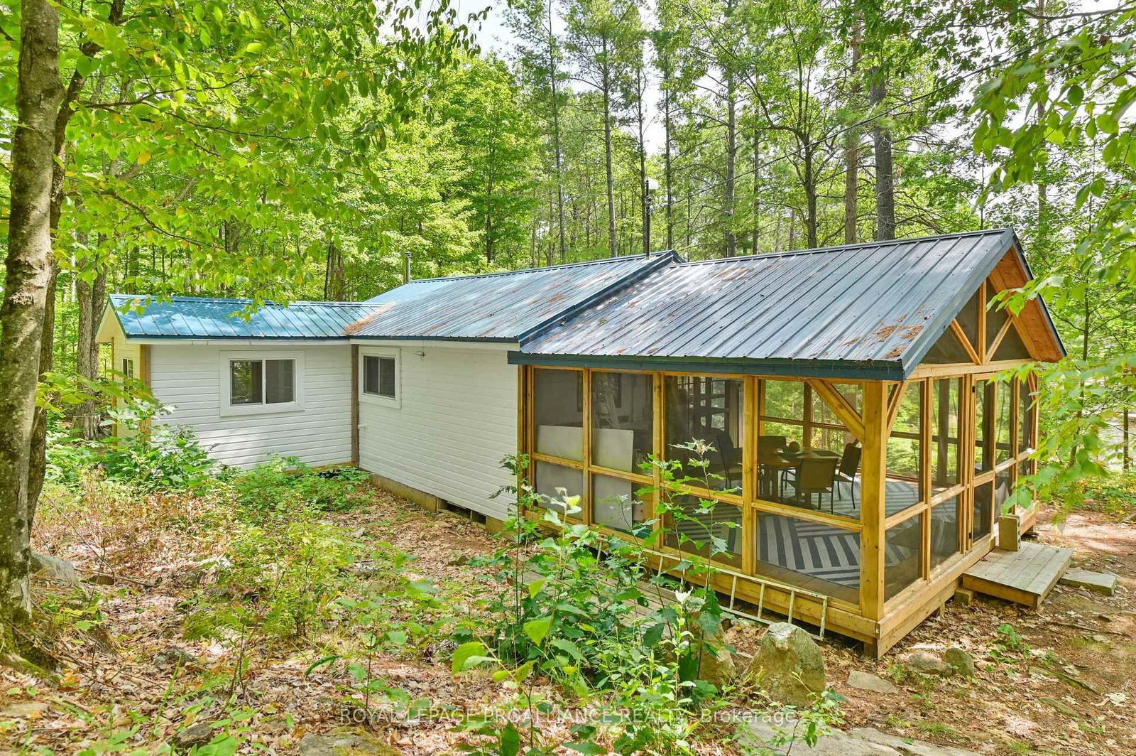 1780 Mazinaw Lake • Cloyne, ON photo 26