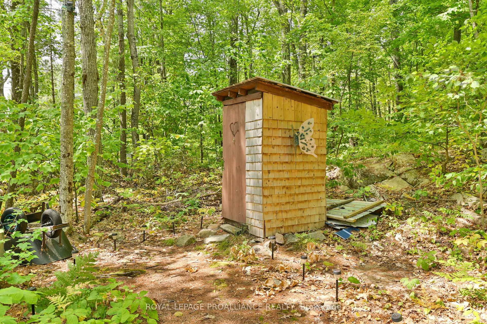 1780 Mazinaw Lake • Cloyne, ON photo 34