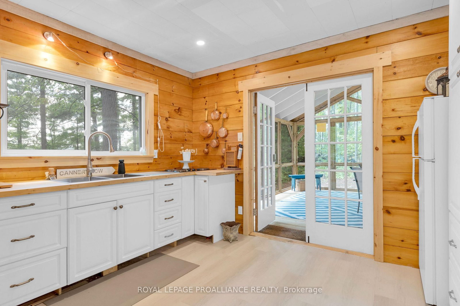 1780 Mazinaw Lake • Cloyne, ON photo 4