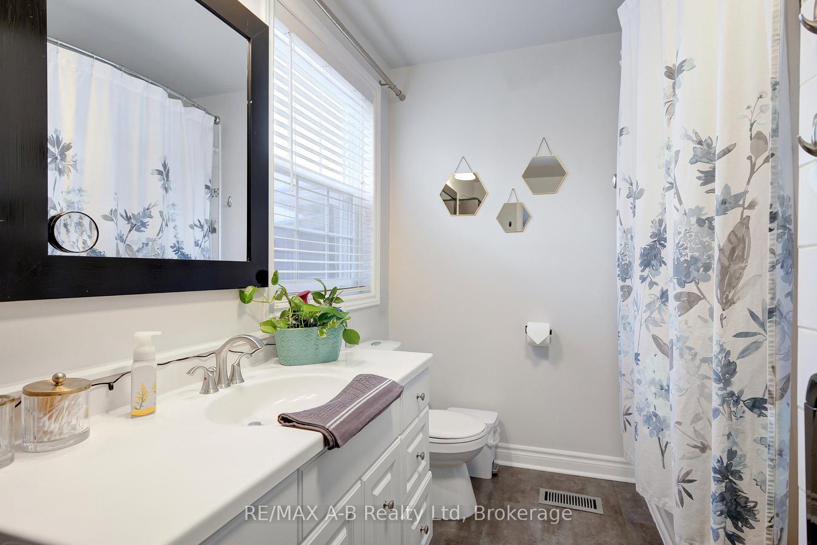 40 Blenheim Street • West Perth, ON photo 18