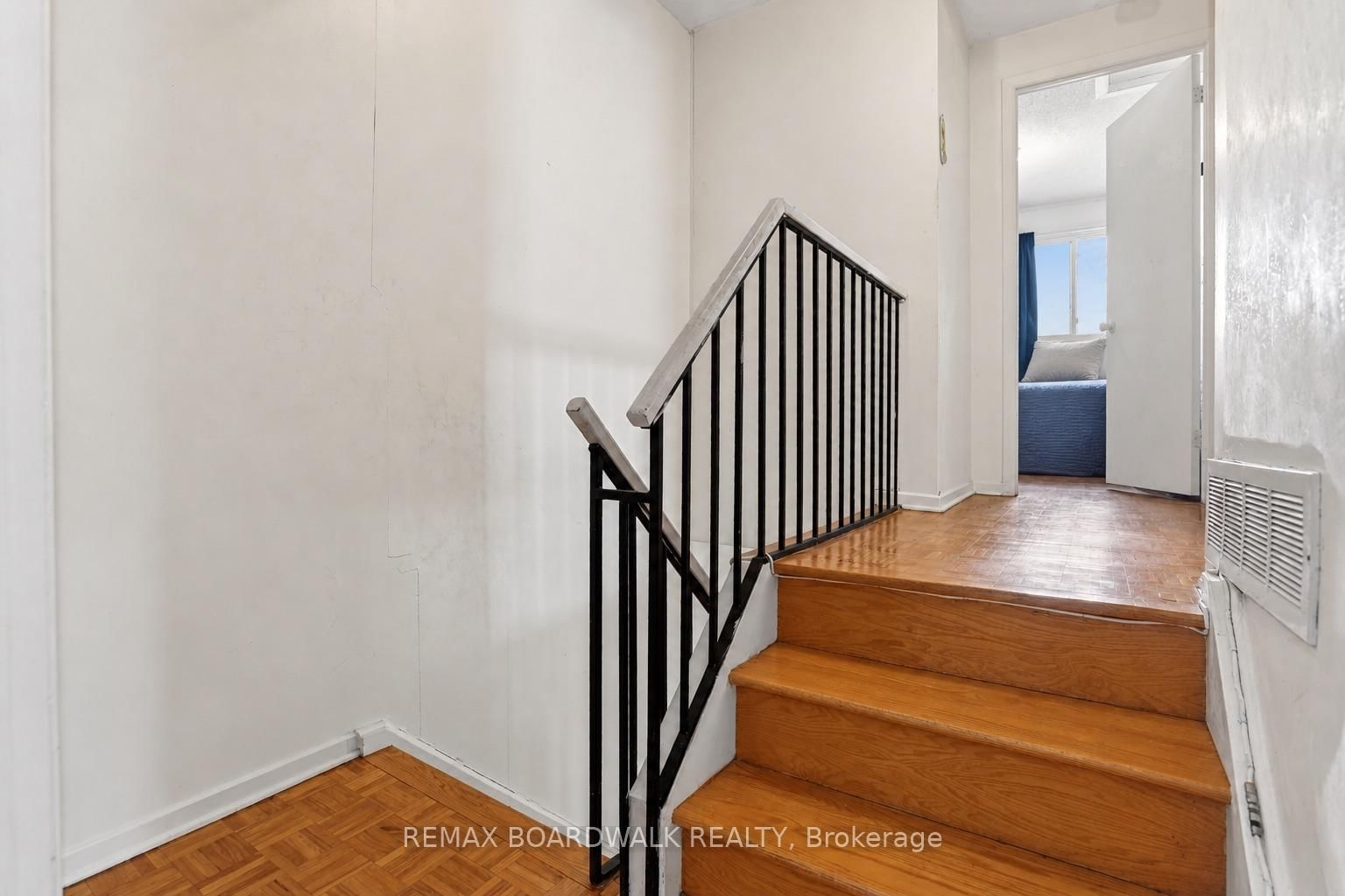 5 Vanessa Terrace • #D • Ottawa, ON photo 23