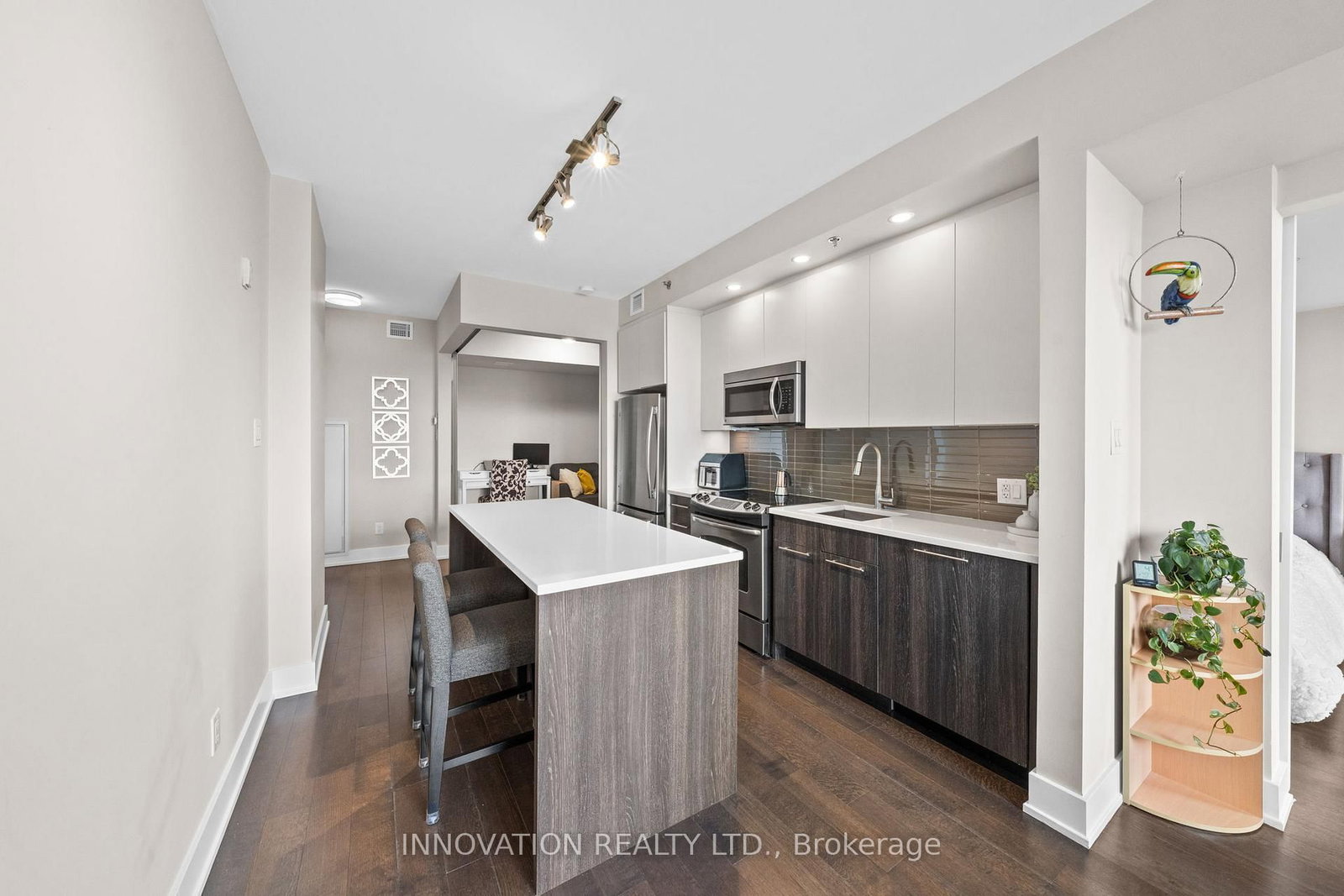 88 Richmond Road, Unit 807 - Photo 10
