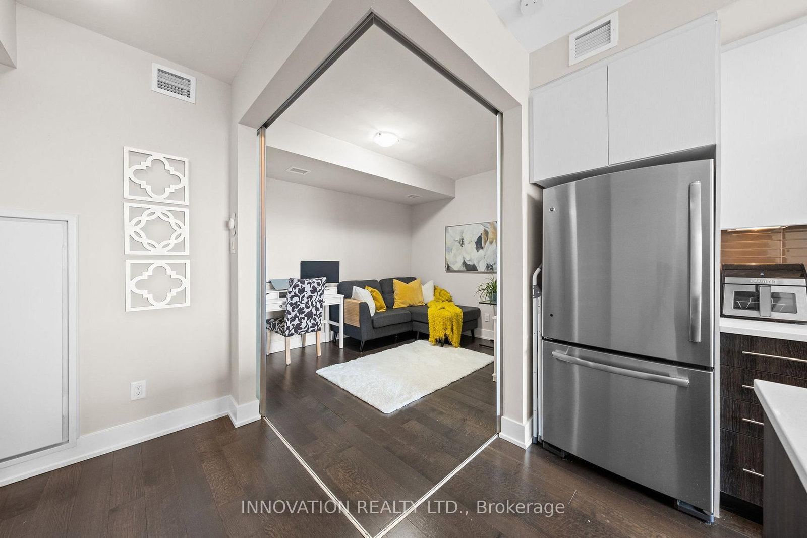 88 Richmond Road, Unit 807 - Photo 21