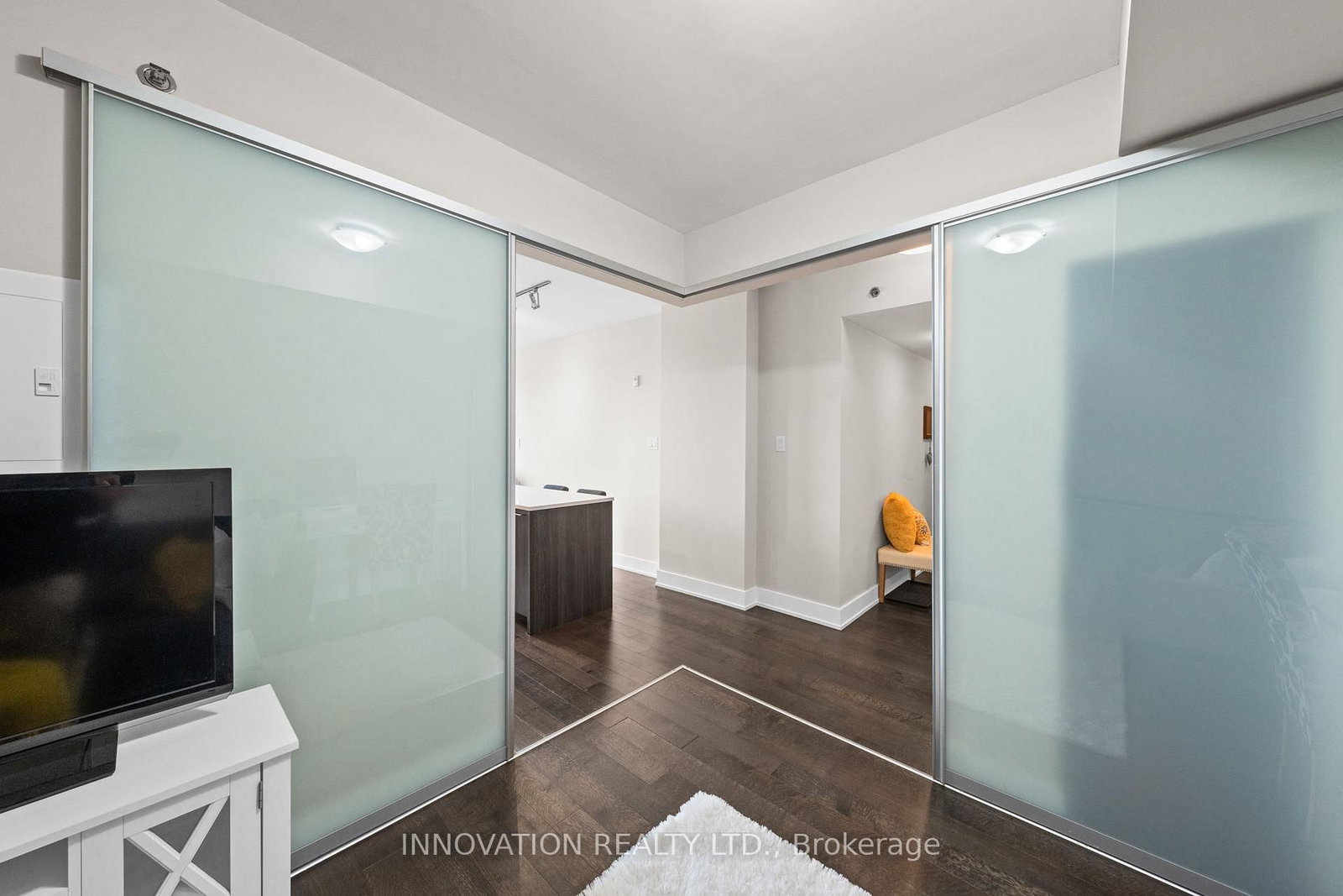 88 Richmond Road, Unit 807 - Photo 25