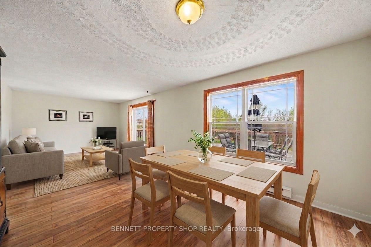 22 Poole Creek Crescent • Stittsville, ON photo 6