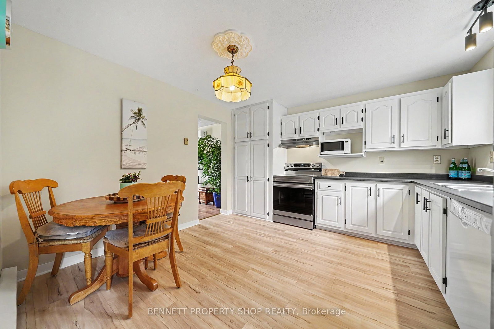 22 Poole Creek Crescent • Stittsville, ON photo 9