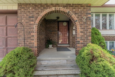 2 Cranberry Road • Tillsonburg, ON photo 8