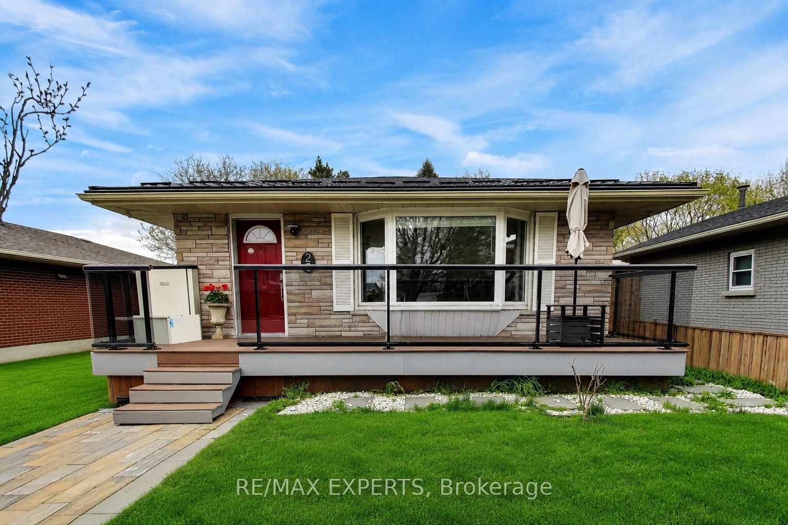 Detached House for sale at 26 Pinedale Drive, Kitchener, Ontario, N2E 1J7 - MLS: X13098950