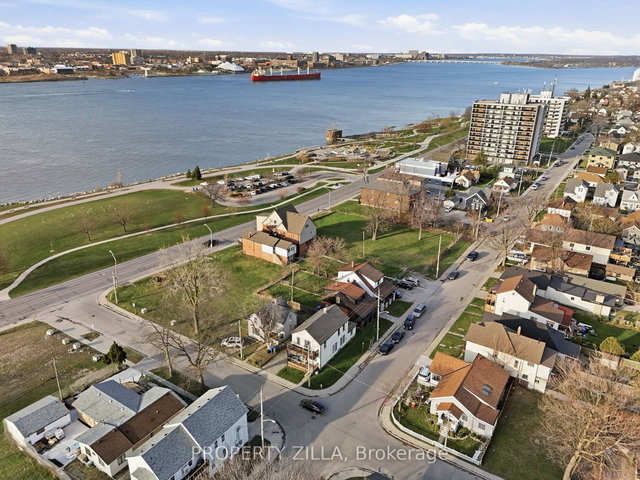 819-829 RIVERSIDE Drive E