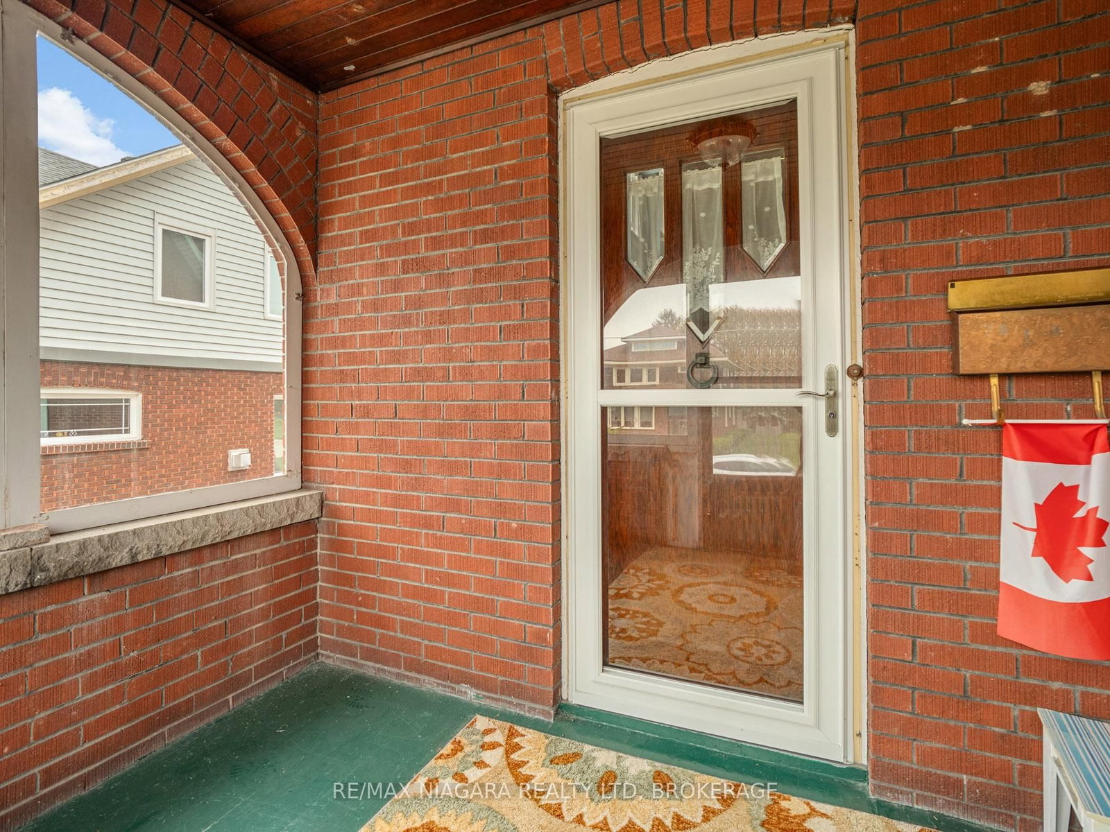 Detached House sold at 37 Highland Avenue, Fort Erie, Ontario, L2A 2X6 - Central - MLS: X13099208