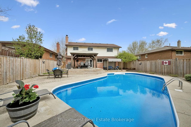625 Pine Island Crescent