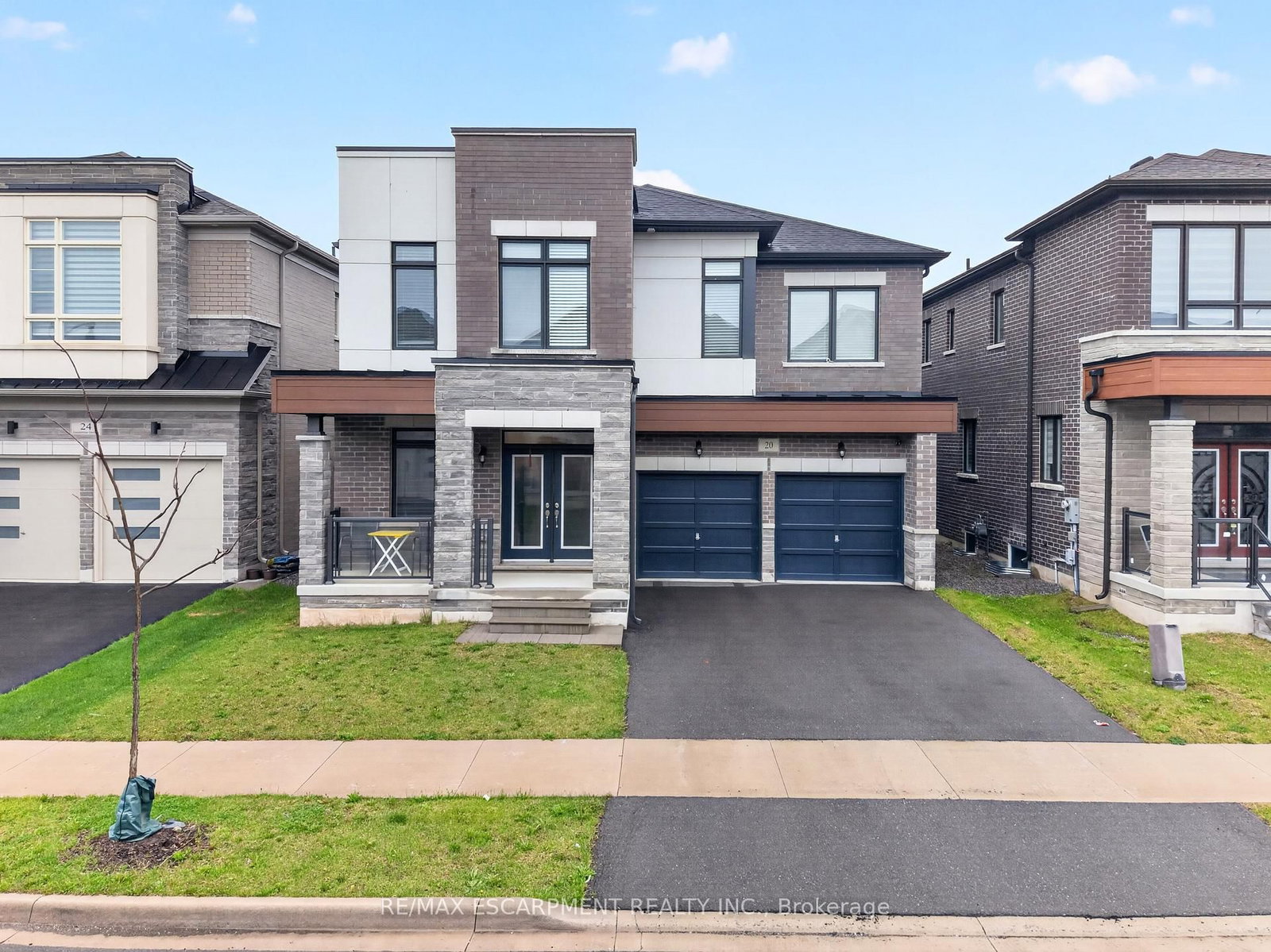 Detached House for sale at 20 Zimmerman Gdns, Hamilton, Ontario, L8B 1Y9 - Waterdown - MLS: X13099680