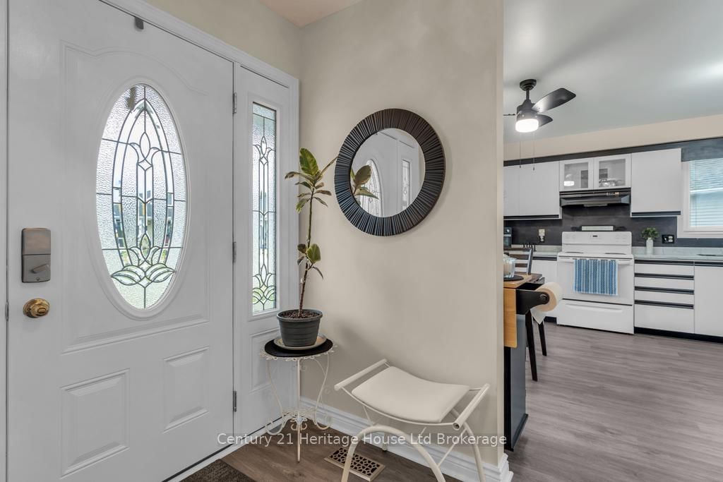 5 Dereham Drive • Tillsonburg, ON photo 4