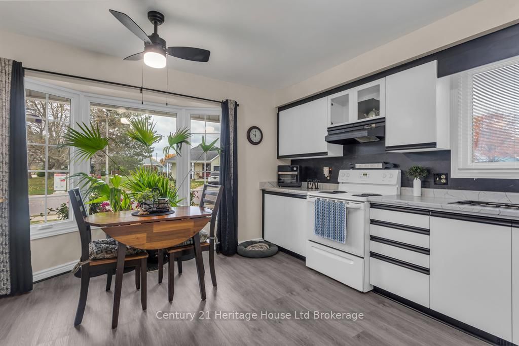 5 Dereham Drive • Tillsonburg, ON photo 6