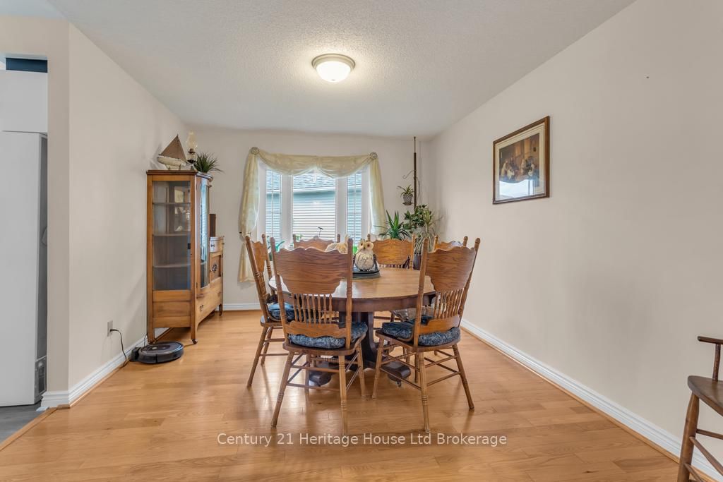 5 Dereham Drive • Tillsonburg, ON photo 9
