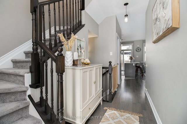 675 Lauraleaf Crescent
