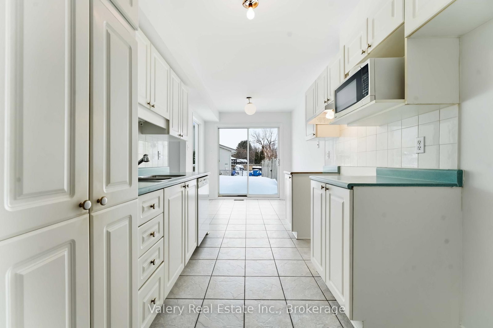 62 Astoria Crescent - Photo 12