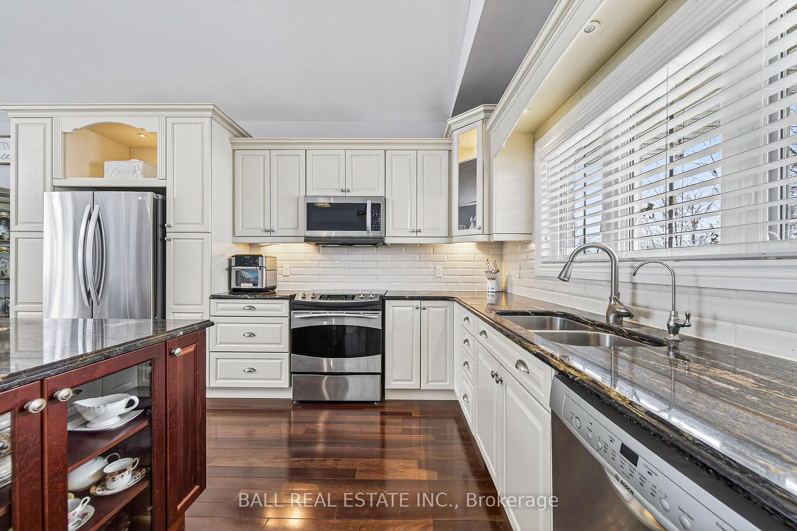 Listing Image 9
