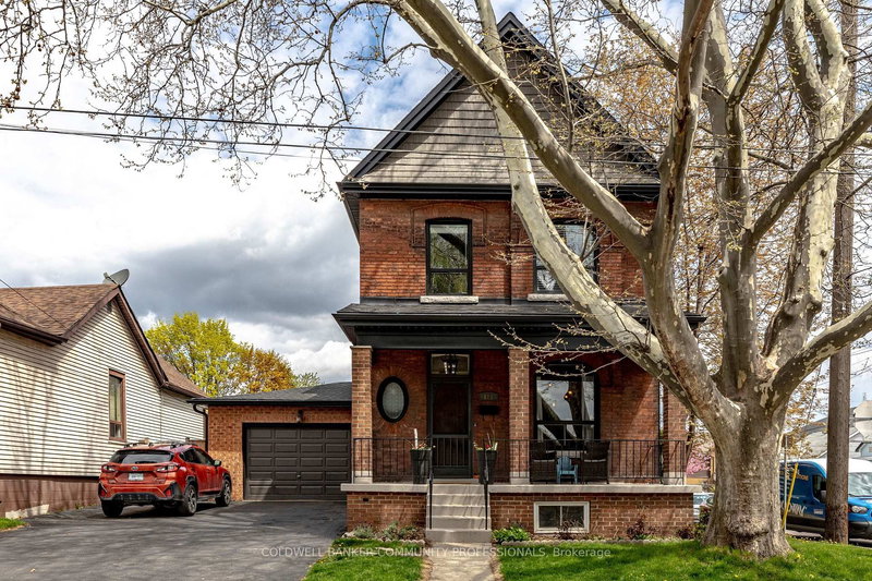 home for sale on 181 Simcoe Street E